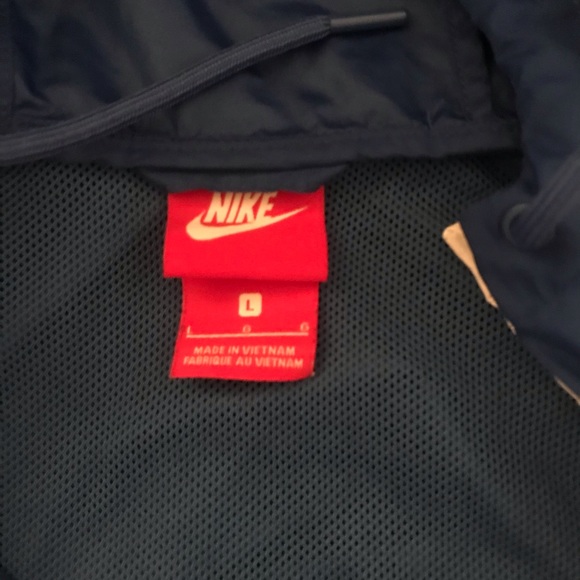 Brand New Nike Windbreaker - Picture 3 of 5